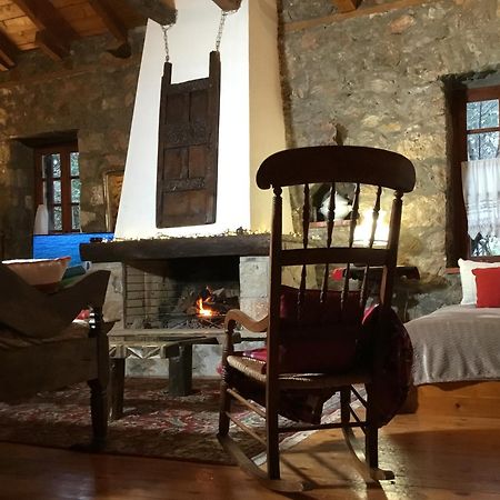 Вілла Mariolata Stone House Lilaia Екстер'єр фото