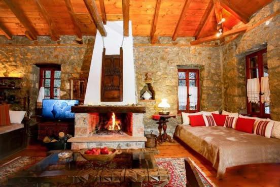 Вілла Mariolata Stone House Lilaia Екстер'єр фото