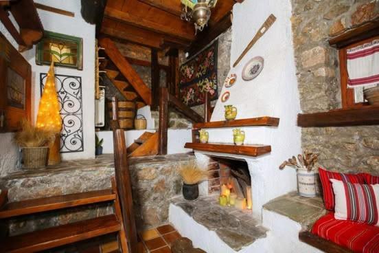 Вілла Mariolata Stone House Lilaia Екстер'єр фото